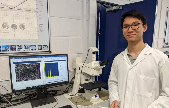 Zhen Yap analysing SEM images of the fracture surface of a fencing blade