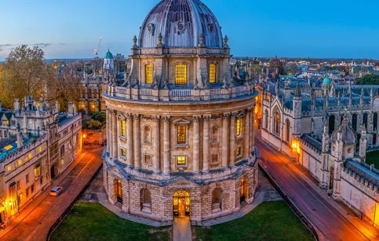 The radcliffe camera lit up at dusk.