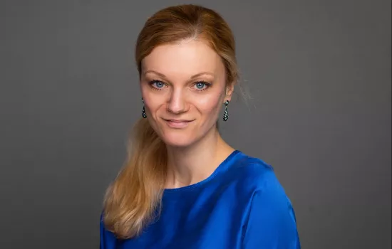 Professor Janina Dill