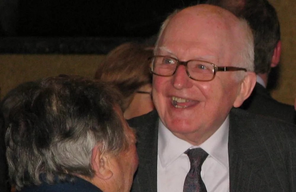 Leslie Houlden in 2008.
