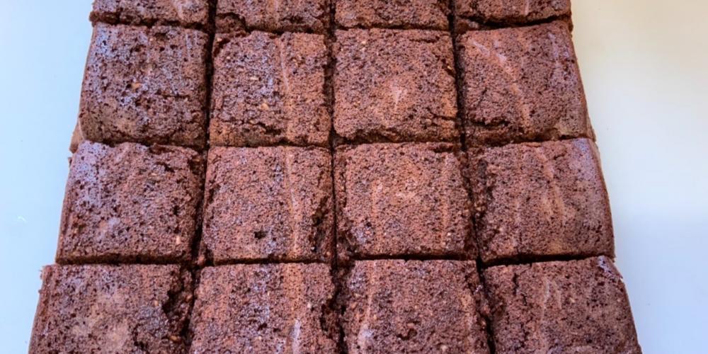 A plate of 16 baked brownies cut into squares.