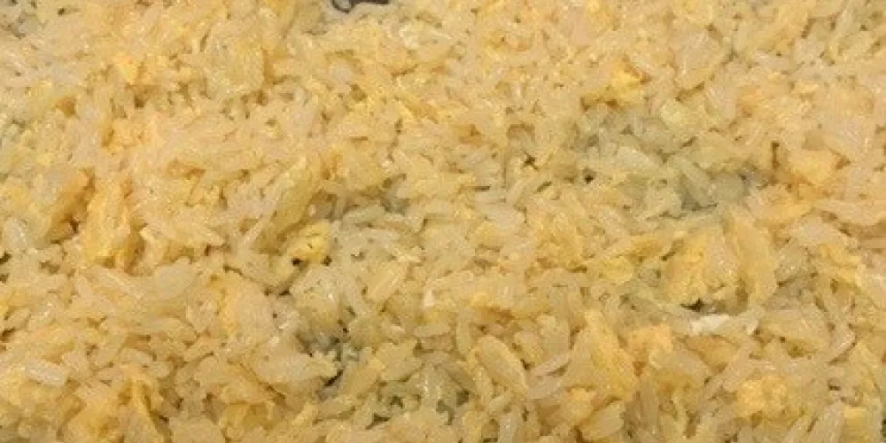 A frying pan with egg-fried rice.