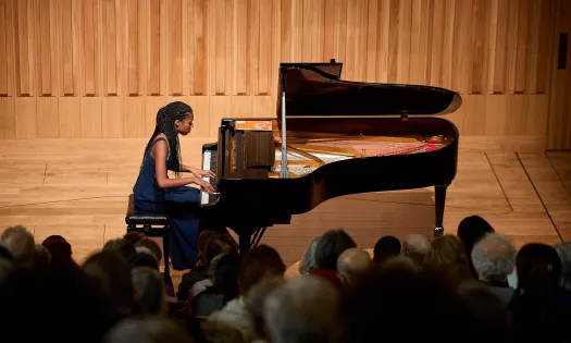 The Pianist Jeneba Kanneh-Mason performs in the Levine Building auditorium at Trinity College.